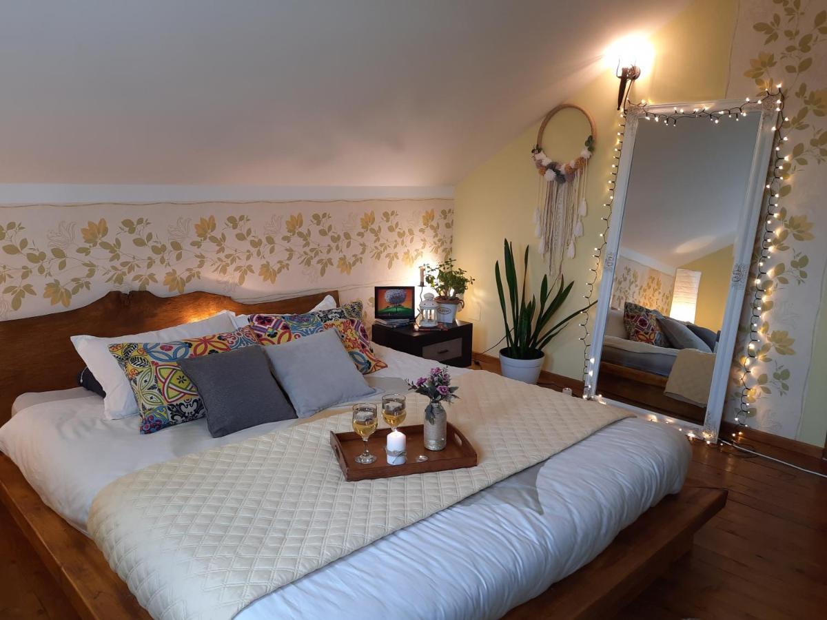 Vintage And Cozy Room, Free Parking, Shared House In The Small Quiet Village Alba Iulia Exterior photo
