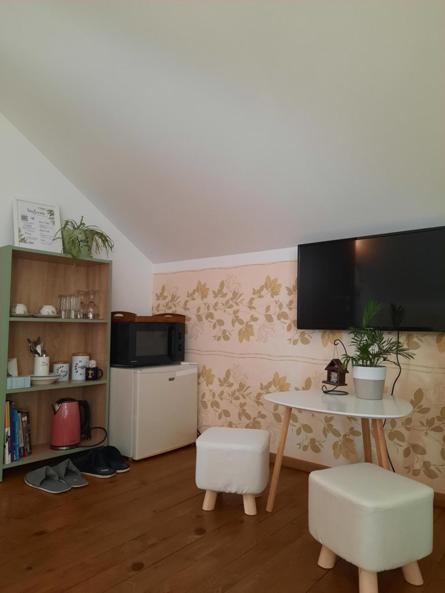 Vintage And Cozy Room, Free Parking, Shared House In The Small Quiet Village Alba Iulia Exterior photo